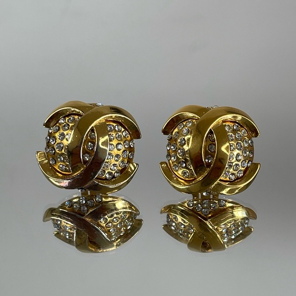 CHANEL Rhinestone Round CC Logo Clip On Earrings - Picture 1 of 11